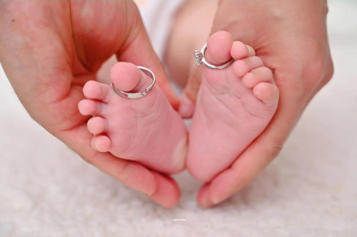 安顺怀孕肚子一边高一边低